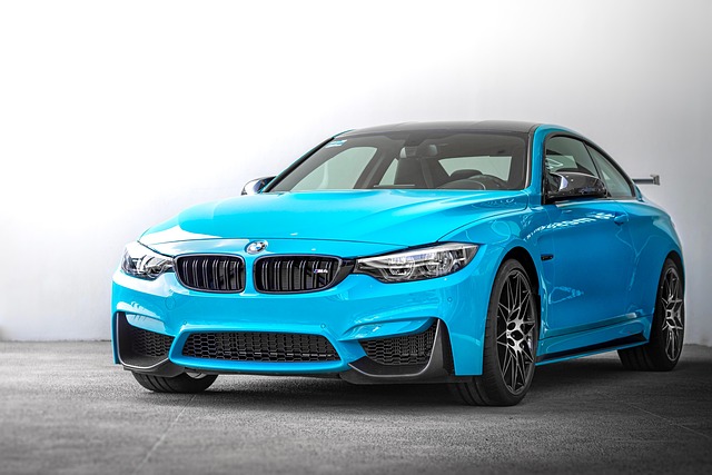 Nádherné modré auto.