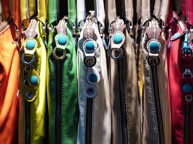 barevné kabelky.jpg