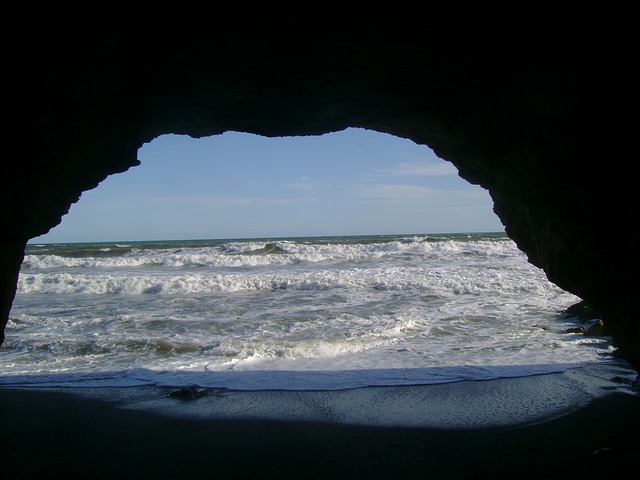 jeskyně u moře